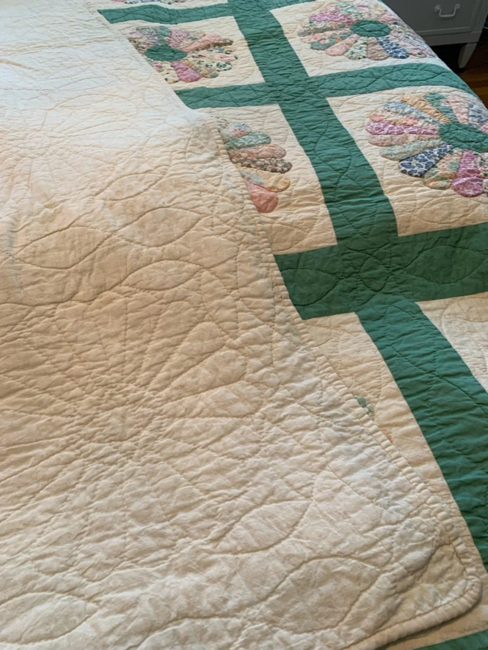 Vintage Handmade Green Dresden Plate Quilt - Pastel Floral Patchwork